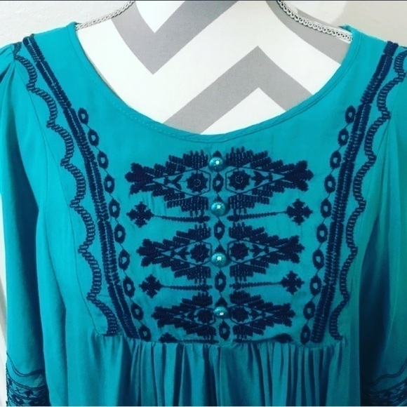 Urban Mango Boho Embroidered Top Size Small - Picture 4 of 9